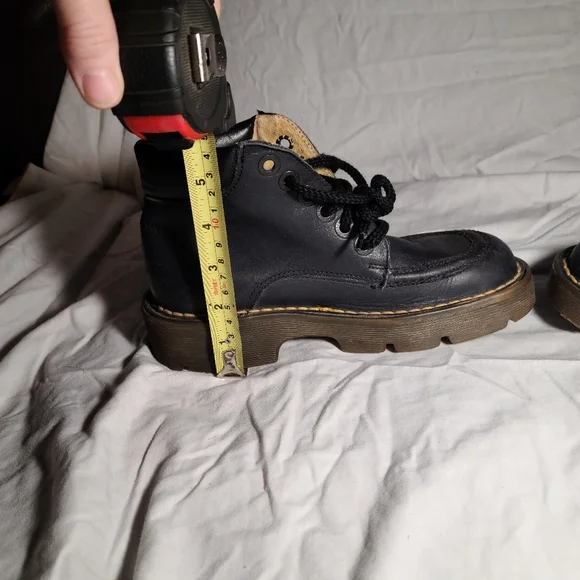 Dr Martens vintage late 80s or early 90s black leather boot. Sz 3UK, sz 5 US. - Picture 2 of 12